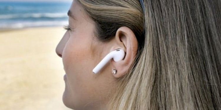 સતત ઈયરફોન પહેરતા હોવ કે એમાંથી ગીતો સાંભળતા હોવ તો સાવધાન, થઈ શકે છે આ મોટી બીમારી