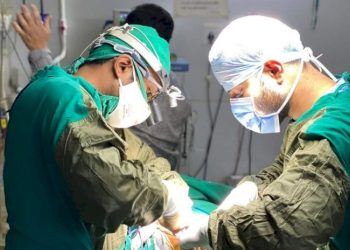 ડૉક્ટરે ઑપરેશન કરી મહિલના પેટમાંથી કાઢી એવી વસ્તું કે જોઈને હચમચી જશો