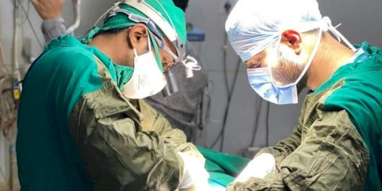 ડૉક્ટરે ઑપરેશન કરી મહિલના પેટમાંથી કાઢી એવી વસ્તું કે જોઈને હચમચી જશો