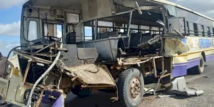 ST બસ ટ્રેલર પાછળ ઘુસી ગઈ અને…