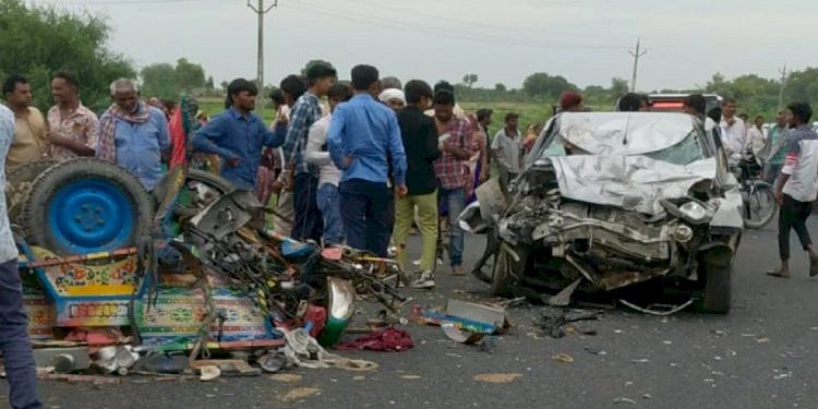 છકડો અને કાર અથડાતા 2 ના મોત 12 લોકો ઇજાગ્રસ્ત