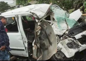 ટ્રકની ઝાડ સાથે ટક્કર થતા ડિવાઈડર કુદી સામેથી આવતી કારને અડફેટે લીધી, 1નું મોત