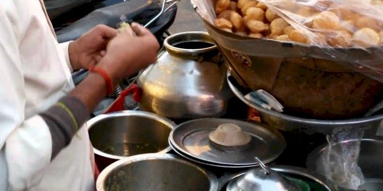 પાણીપુરીની શોખીન બહેનો, જામનગરમાં 103 સ્થળોએ પાણીપુરીનું પાણી ચેકિંગ થયું તો 47 લીટર પાણી ખરાબ નીકળ્યું