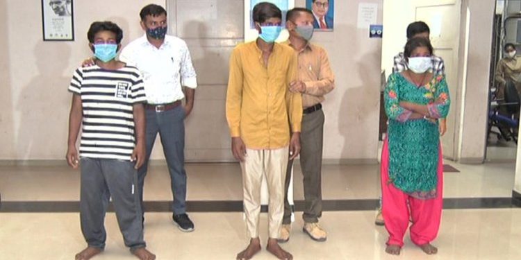 પત્ની અને તેના પ્રેમીએ પતિને નશો કરાવી અને બાદમાં દોરી વડે ગળું દબાવીને ઉતાર્યો મોતને ઘાટ…