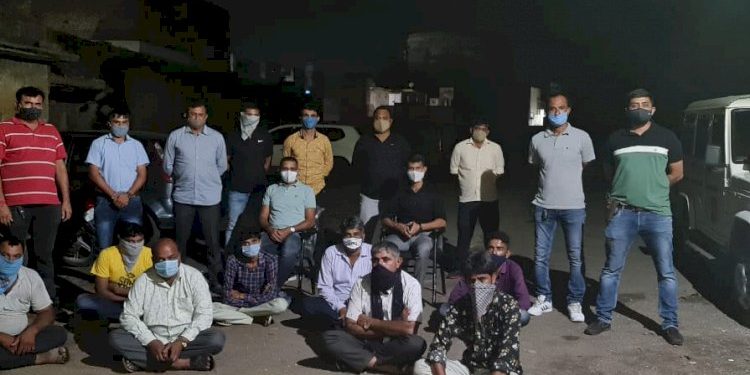 ખંભાળિયા: વાડીનાર ગામે ધમધમતા જુગારના અખાડા પર LCB ત્રાટકી