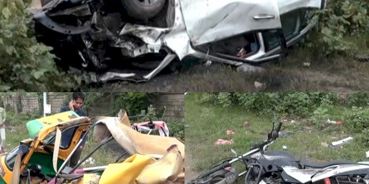 કાર, રીક્ષા અને બાઈકનો અકસ્માત…કાર અને રીક્ષાનું તો જાણે પડીકું વળી ગયું