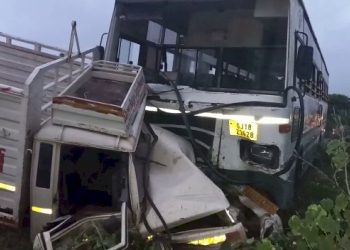 એસટી બસ અને બોલેરો વચ્ચે થઇ ટક્કર…