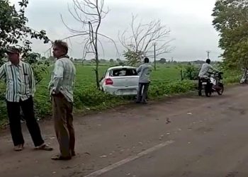 કાર અને બાઈકનો થયો અકસ્માત, પત્નીની નજર સામે જ પતિનું મોત