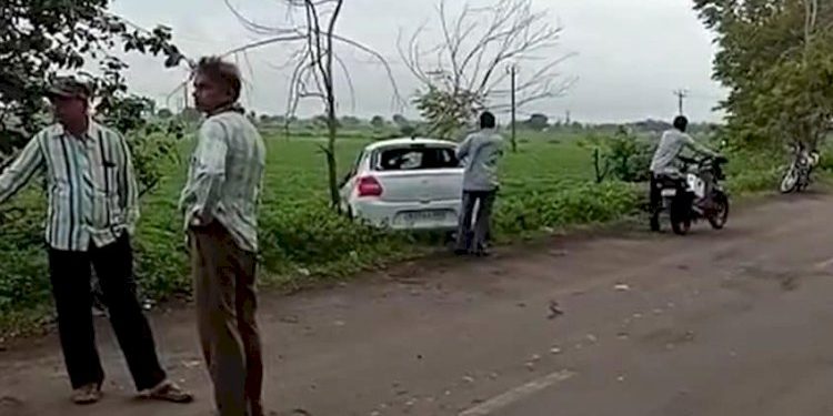 કાર અને બાઈકનો થયો અકસ્માત, પત્નીની નજર સામે જ પતિનું મોત