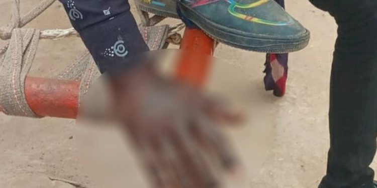 સચ્ચાઈના પારખા કરવા છ લોકોના હાથ ઉકળતા તેલના તવામાં નખાવાયા