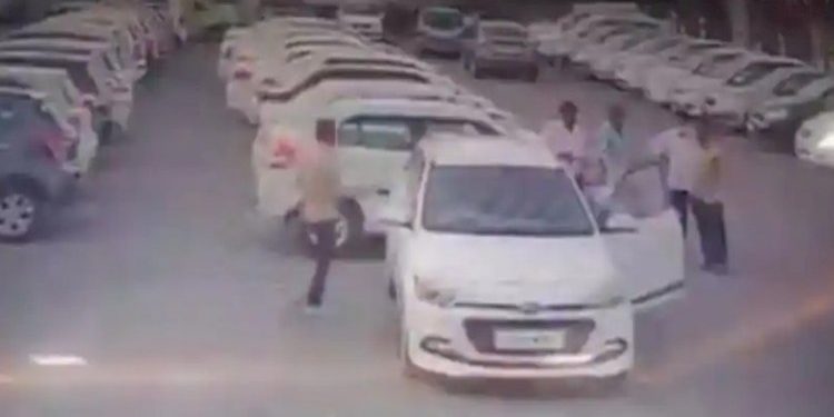 કારમેળામાં 2 શખ્સો કારની ટેસ્ટ ડ્રાઈવ લેવાને બહાને કાર જ લઇ ગયા