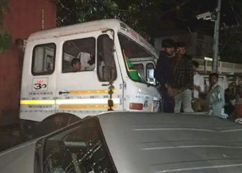 બાઈકચાલકને બચાવવા જતા ઇકોકારને ટેન્કરે અડફેટ લીધી 1 નું મોત અને 7 ઘાયલ થયા 