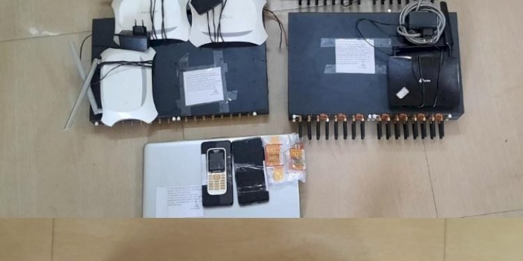 ઇન્ટરનેશનલ કોલને લોકલ કોલમાં તબદીલ કરી છેતરપીંડી કરવાના રેકેટને ઉઘાડી પાડતી પોલીસ