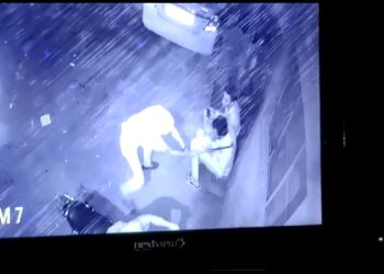 CCTV:રાજકોટમાં યુવકની સરાજાહેર તીક્ષ્ણ હથિયારોના ઘા ઝીંકી હત્યા