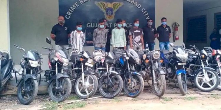 5 શખ્સોની ટોળકી ગણતરીની મીનીટમાં વાહનોના લોક તોડી નાખતી, છ મહિનાથી શરુ કર્યો હતો વાહનચોરીનો ધંધો