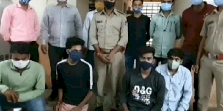 સ્ટેચ્યુ ઓફ યુનિટીમાં અંદર જવા માટે પોલીસનો ડ્રેસ પહેરવો ભારે પડી ગયો..