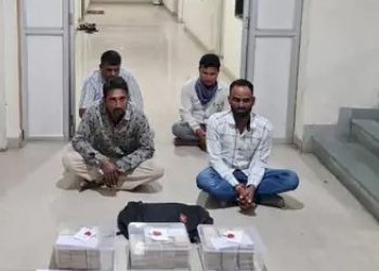 બંધ થયેલ 500 અને 1000 ની લાખોની નોટો ફરી ઝડપાઈ 