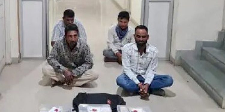 બંધ થયેલ 500 અને 1000 ની લાખોની નોટો ફરી ઝડપાઈ