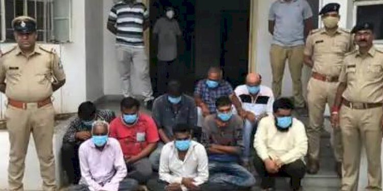 કાળી હળદરથી કરોડપતિ બનાવવાની લાલચ આપી 5 લાખની ઠગાઈ કરનાર 9 ને પોલીસે ઝડપ્યા