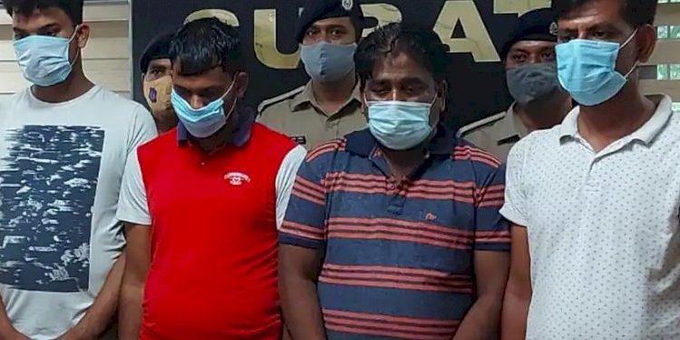 ઝડપાઈ એવી ગેંગ જે ATM સેન્ટર પર પૈસા ઉપાડવા આવતા લોકોને આ રીતે કરતી ટાર્ગેટ