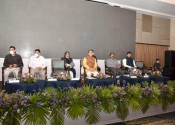 મુખ્યમંત્રીના અધ્યક્ષસ્થાને રાજ્યના મહાનગરોના મેયર, સ્ટેન્ડીંગ કમિટી ચેરમેન, કમિશનરોની બેઠક યોજાઇ