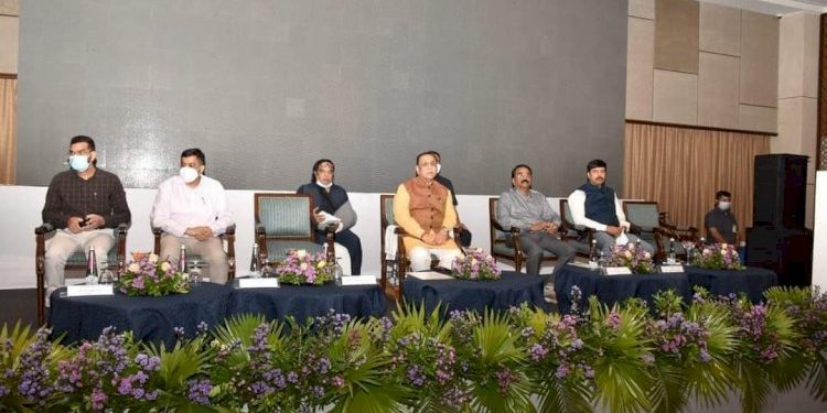 મુખ્યમંત્રીના અધ્યક્ષસ્થાને રાજ્યના મહાનગરોના મેયર, સ્ટેન્ડીંગ કમિટી ચેરમેન, કમિશનરોની બેઠક યોજાઇ