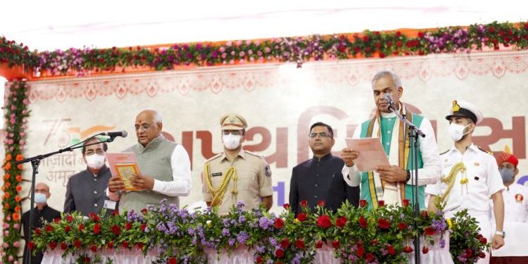 રાજભવન ખાતે ગુજરાતના મુખ્યમંત્રી તરીકે ભૂપેંદ્ર પટેલની શપથવિધિ સંપન્ન
