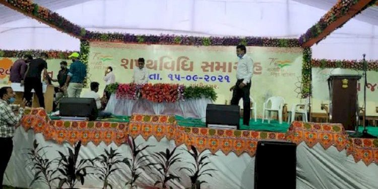 મંત્રીઓના શપથના આજની તારીખના બેનર લાગ્યા અને શપથ સમારોહ કાલે યોજાશે.!