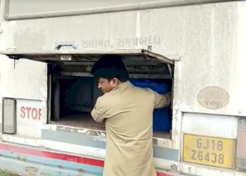 એસટી બસમાં 8 થેલાઓમાં દારુ ભર્યો હતો, કટિંગ સમયે જ ઉચ્ચ અધિકારી ત્રાટક્યા