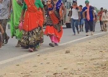 અંબાજી જઈ રહેલા ત્રણ પદયાત્રીઓને અજાણ્યા વાહને અડફેટ લેતા મોત