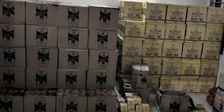 હરિયાણાથી દારૂનો જથ્થો ભરી રાજકોટ પહોચ્યો ટ્રક, પોલીસે તપાસતા અંદરથી 700 પેટી નીકળી