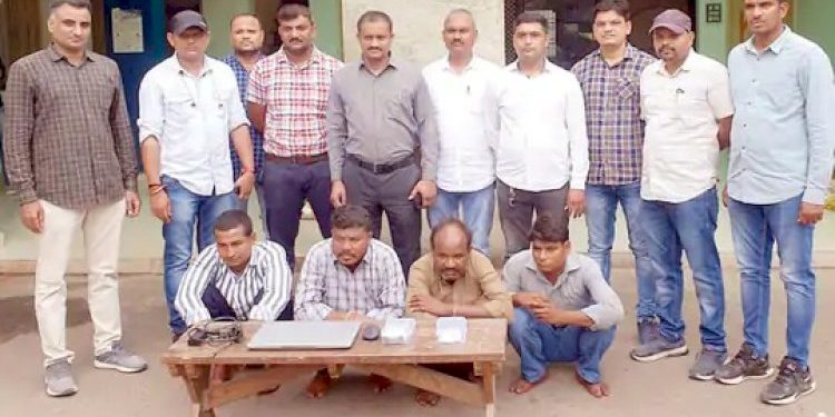 પાર્ક કરેલ કરેલ કારને ટાર્ગેટ બનાવી ચોરીને અંજામ આપતી ગેંગ ઝડપાઈ, આવી છે મોડસ ઓપરેન્ડી
