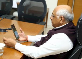 મુખ્યમંત્રી ભૂપેન્દ્ર પટેલે રાજ્યમાં વરસાદ અને પવનની ગતિને કારણે સર્જાયેલી સ્થિતીની સમીક્ષા કરી