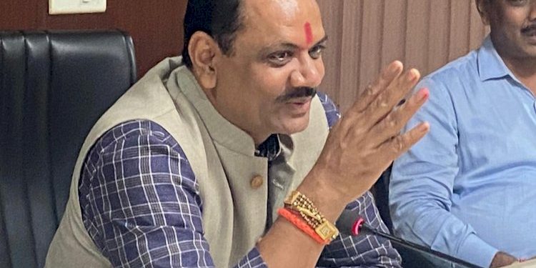 આજથી મધ્યાહન ભોજન શરુ થયું છે ત્યારે મંત્રી વાઘાણીએ અધિકારીઓને કહ્યું કે….