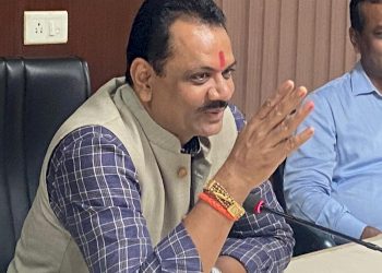 વાલીઓ જાગે, જો શાળા સંચાલકો ચોક્કસ જગ્યાએથી ગણવેશ, પુસ્તકો સહિતની ચીજવસ્તુઓ ખરીદવાનું કરે દબાણ તો કરો ફરિયાદ 