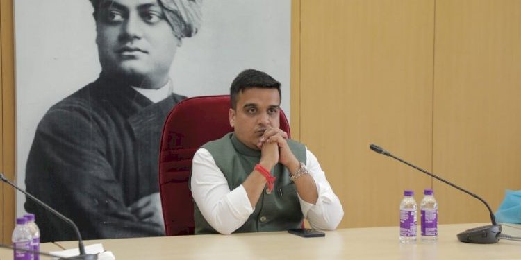 કેટલાંક પોલીસ અધિકારીઓ-કર્મચારીઓ વ્યાજખોરી ‘રેકેટ’ ચલાવે છે.!