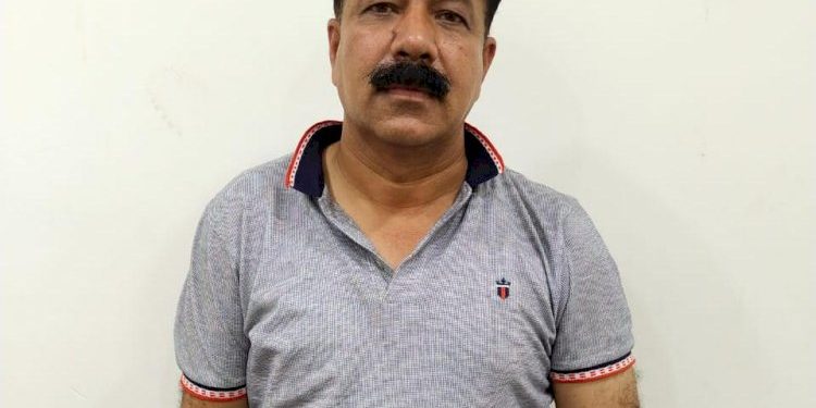 રસ્તા પરથી ગાયો નહિ પકડવા અને કેસ નહિ કરવા માટે લાંચિયા પોલીસ ઈન્સ્પેકટરે લીધી 10,000ની લાંચ