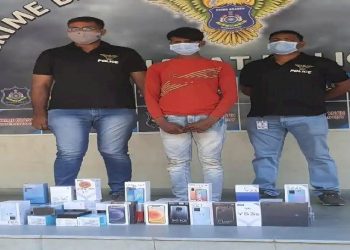 17 લાખના કીમતી 51 મોબાઈલની તસ્કરી કરનાર ઝડપાઈ ગયા 