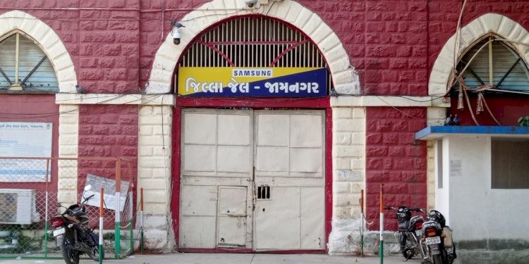 જામનગર જીલ્લા જેલના 3 જેલકર્મીઓ સામે નોંધાઈ પોલીસ ફરિયાદ