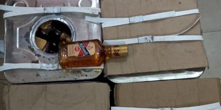 તેલના ડબ્બામાં તેલ નહિ પરંતુ દારુના ક્વાટરીયા.!