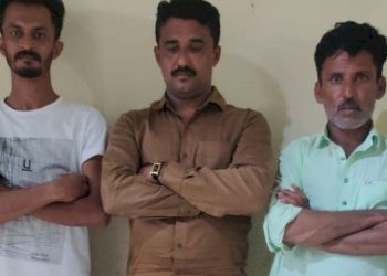 આ ત્રણ ઈસમો છેતરપીંડી કરવાના ઇરાદા સાથે ફરતા હતા,  સાથે હતા ચીલ્ડ્રન બેંકની નોટોના બંડલ 