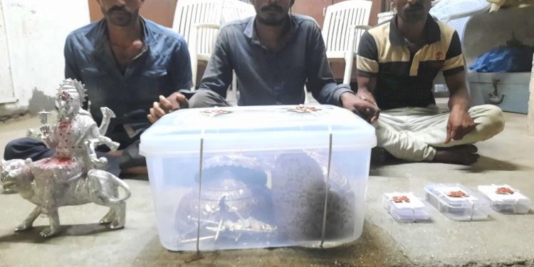 જામનગર LCBએ ઝડપી પાડી આ ત્રિપુટી, મંદિર, ઘરો, અને ફેકટરીઓને બનાવતા હતા નિશાન