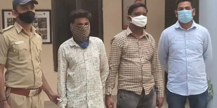 મહિલાઓ માટે ચેતવા જેવો કિસ્સો, આંખમાં સ્પ્રે નાખી લુંટ કરવાનો પ્રયાસ કરનાર 2 શખ્સો ઝડપાયા 