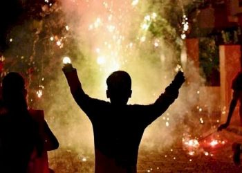 દિવાળી પર્વ નિમિત્તે ફટાકડા ફોડતી વખતે સલામતી છે જરૂરી…