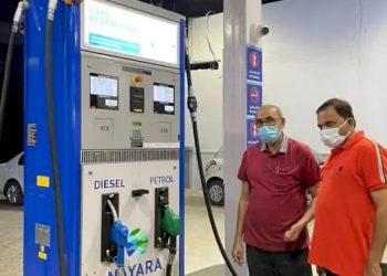 રાજ્યમંત્રી ખુદ પોતે પેટ્રોલપંપ પર કારમાં ડીઝલ પુરાવવા પહોચ્યા, ડીઝલ ઓછું નીકળ્યું અને જોવા જેવી થઇ 