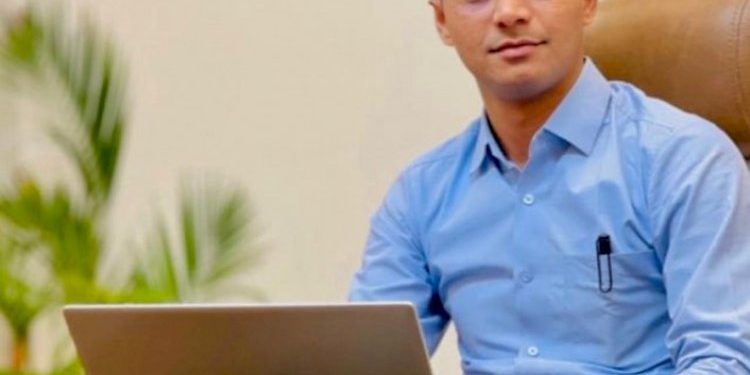 મહિલા કર્મચારીને બિભત્સ ફોટા મોકલવાનો કેસ, નાયબ કલેકટરની ધરપકડ બાદ હવે સસ્પેન્ડ કરવા મહેસુલ મંત્રીએ આપી સુચના 