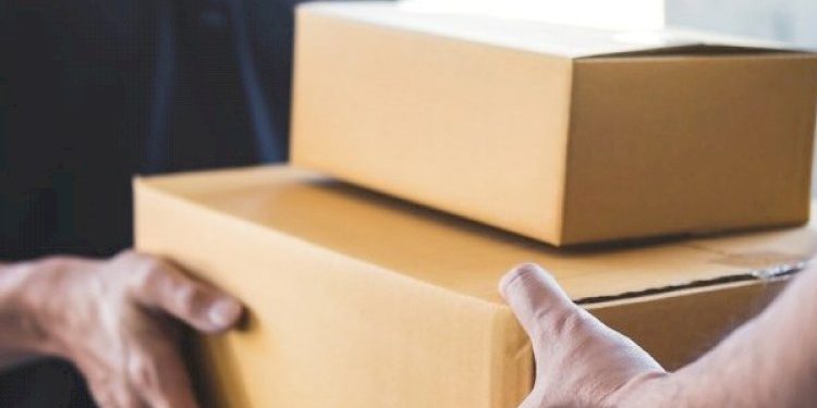 કારખાનેદારના ઘરે આવ્યું પાર્સલ ખોલીને જોયું તો અંદરથી નીકળ્યો…