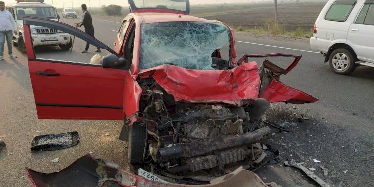 અકસ્માત, કાર ટ્રક સાથે અથડાઈ દાદા, દાદી અને પૌત્રીનું મોત 