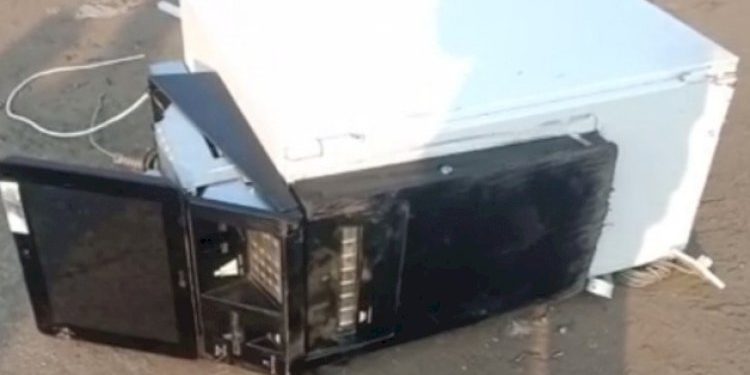 ATM મશીનમાંથી રૂપિયા નહીં પરંતુ સમગ્ર મશીન જ ઉખાડીને બહાર લઈ ગયાં તસ્કરો પરંતુ…