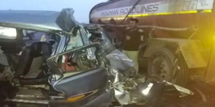 ધોળકા નજીક કાર-ટેન્કર વચ્ચે અકસ્માત,5 લોકોના મોત 